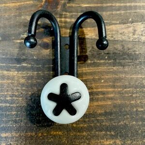 Accent Hook Black and White